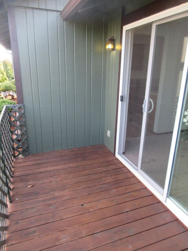 Foto del edificio - Two Bedroom Apartment w/ Washer and Dryer