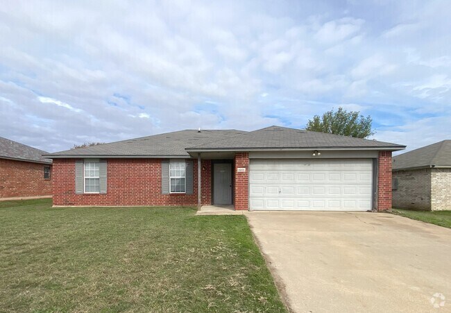 Building Photo - 2201 Sandstone Dr