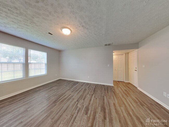 Foto del edificio - 591 Old Farm Rd