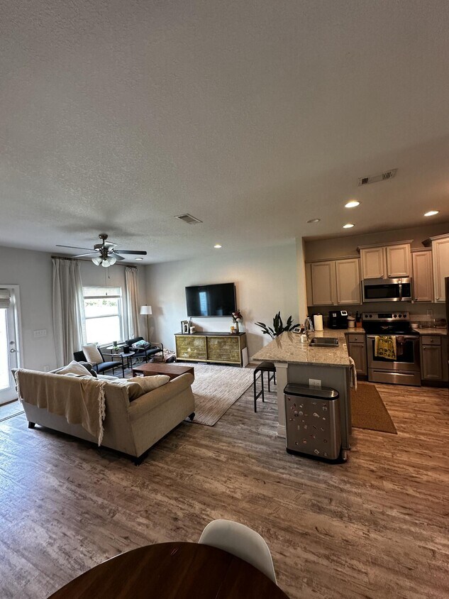 Foto principal - 64 Crossing Ln
