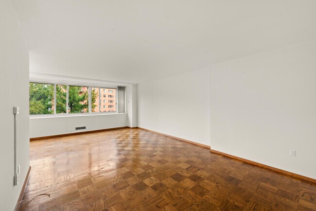 Living Room - 4101 Cathedral Ave NW
