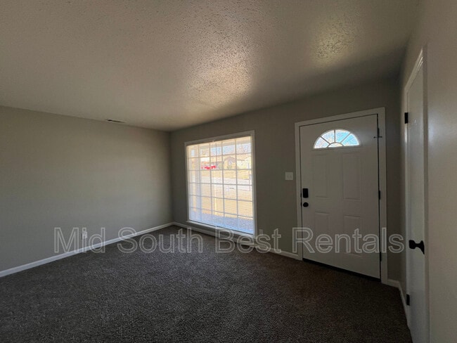 Building Photo - 4373 Deerland St