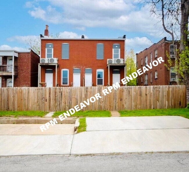 Foto del edificio - 3230 Pulaski St