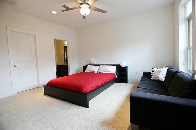 Building Photo - 5429 Hidalgo St