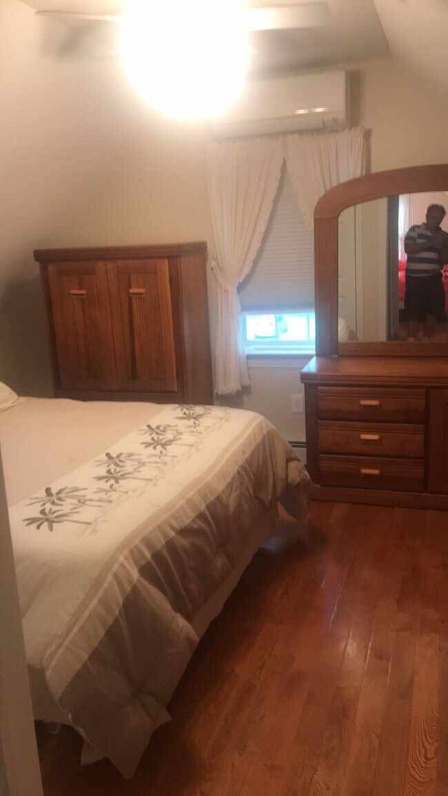 Building Photo - 57 Oakwood Rd