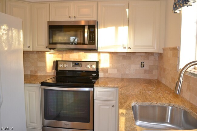 Foto del edificio - 365 Finch Ln