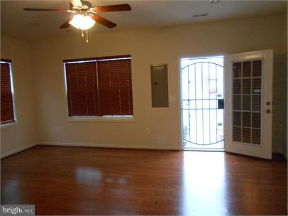 Foto del edificio - 17326 Library Blvd