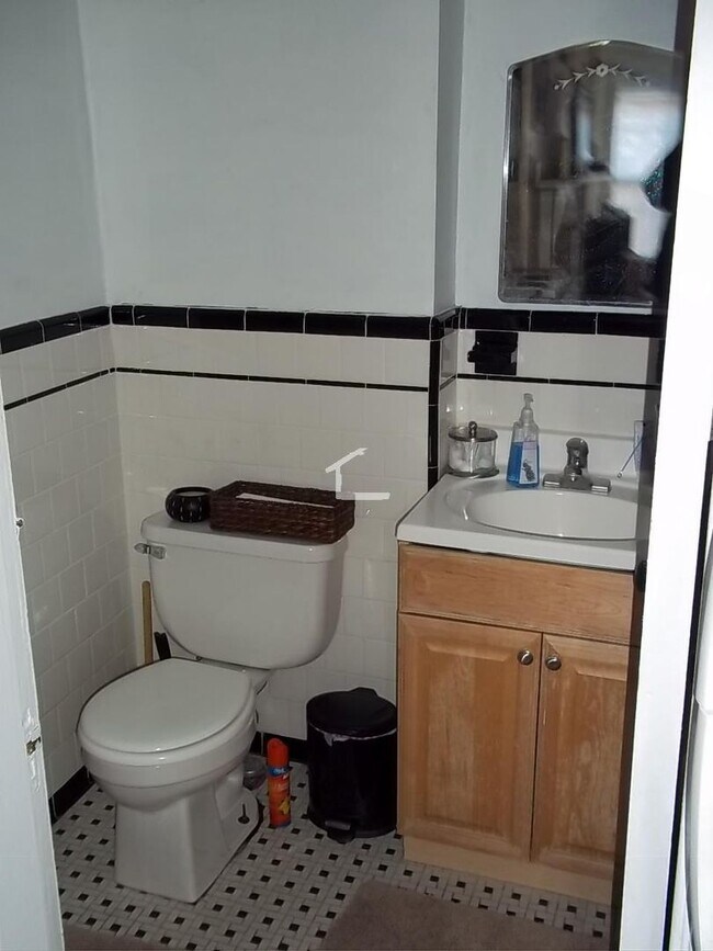 Foto del edificio - Huge penthouse unit with in unit laundry i...