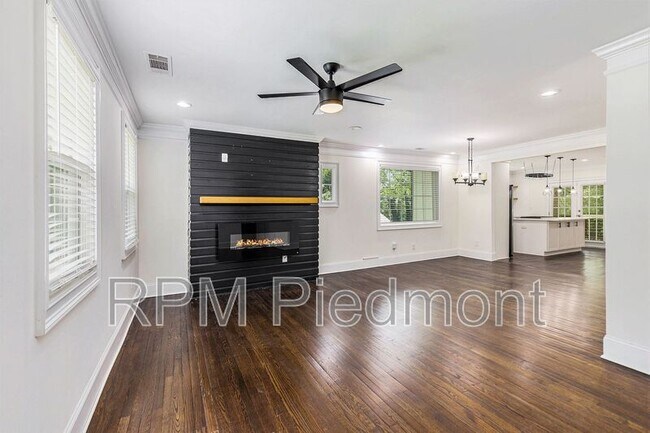 Building Photo - 1355 Westview Dr SW