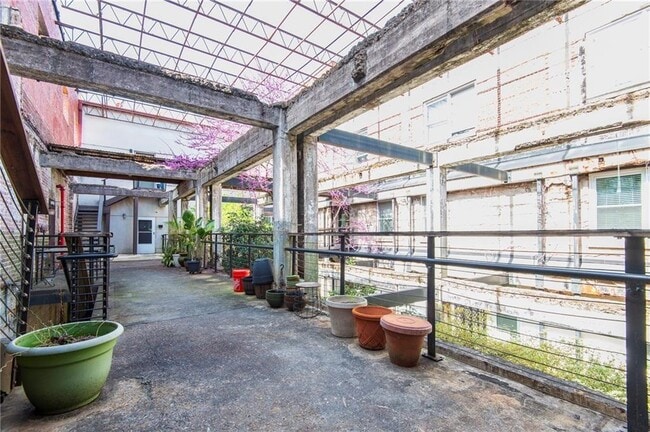 Foto del edificio - 244 Peters St SW