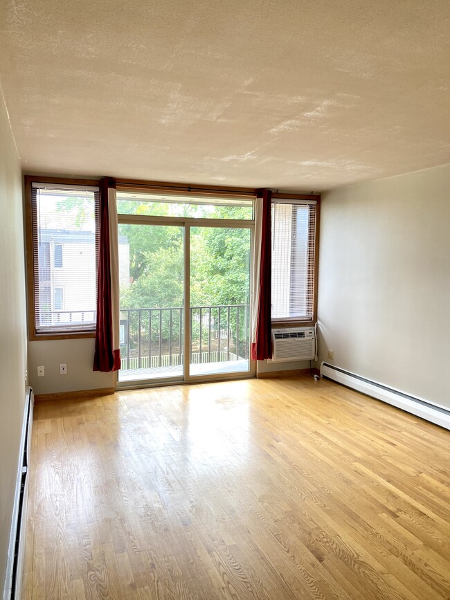 Building Photo - 4029 14th Ave S