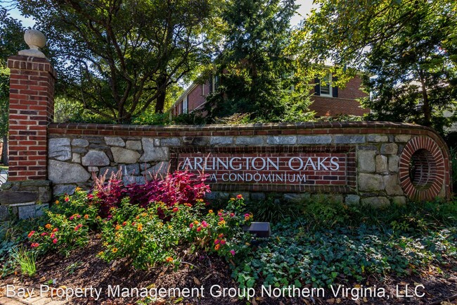 Building Photo - 2 br, 1 bath House - 4350 PERSHING DR, N. #1