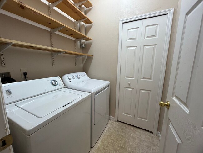 Foto del edificio - Beautiful 3BR/2.5BA Townhome in Gated Nona Preserve | Lake Nona
