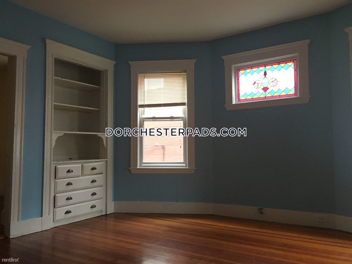 Primary Photo - 18 Howes St