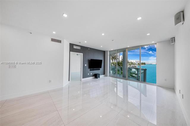 Foto del edificio - 360 CONDO