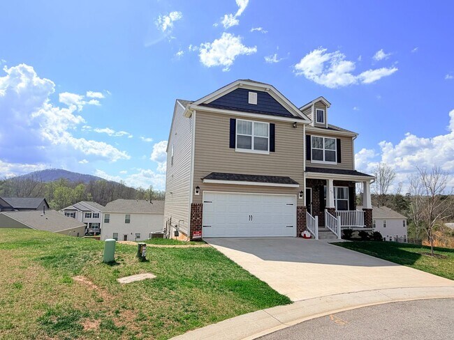 Foto del edificio - Beautiful 4 Bed, 2.5 Bath Home - Lawn Care Included!