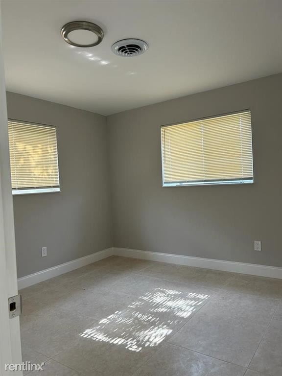 Building Photo - 3 br, 2 bath House - 111 SW 70th Ave