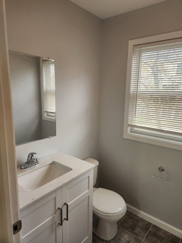 Primary Photo - 114 E Lorain St