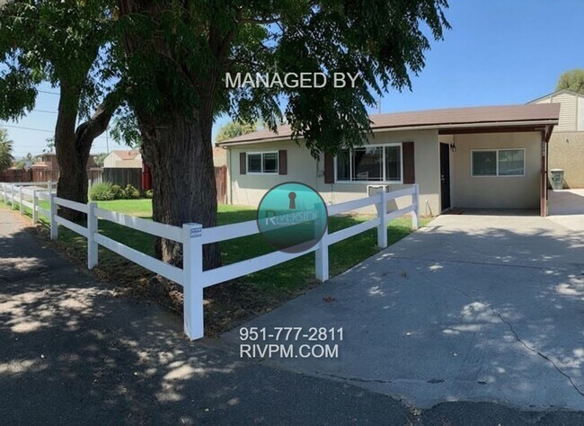 Foto del edificio - 3 Bedroom + 1 Bath Located in Riverside