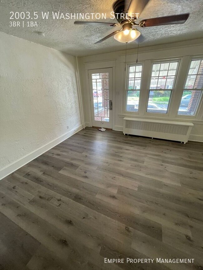 Building Photo - 1st floor: 3 Bedroom / 1 Bathroom in Allen...