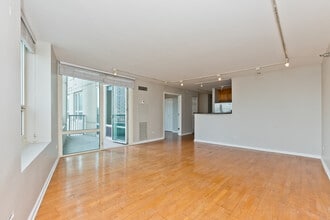 Building Photo - 345 N La Salle Dr