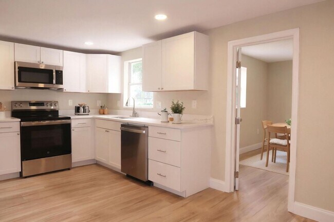 Building Photo - Move-In Ready 4 Bedroom, 2 Bathroom Home w...