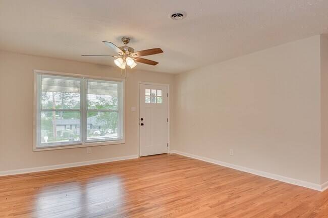 Foto del edificio - 1406 Ridgewood Dr