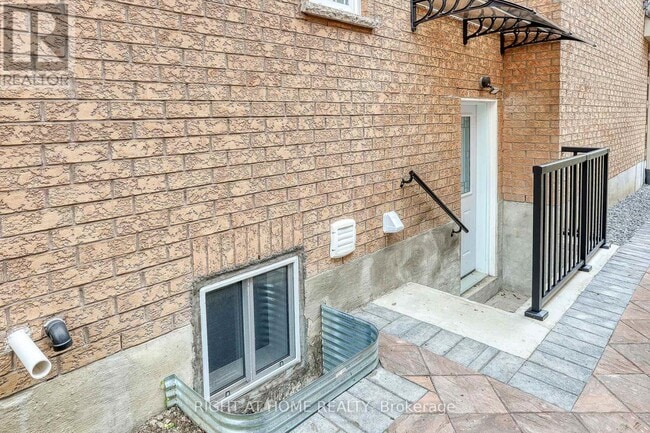 Building Photo - 37 Brockman Crescent
