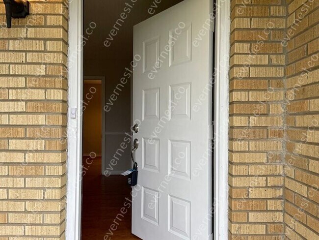 Building Photo - 4300 Golden Hill Dr