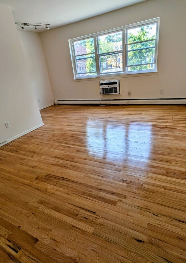 Sala de estar - 1800 / mes - Rosewood Gardens