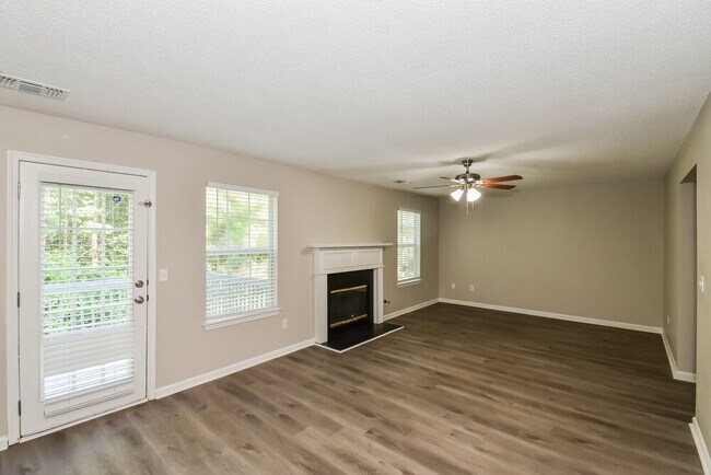 Foto del edificio - 4410 Reserve Hill Crossing
