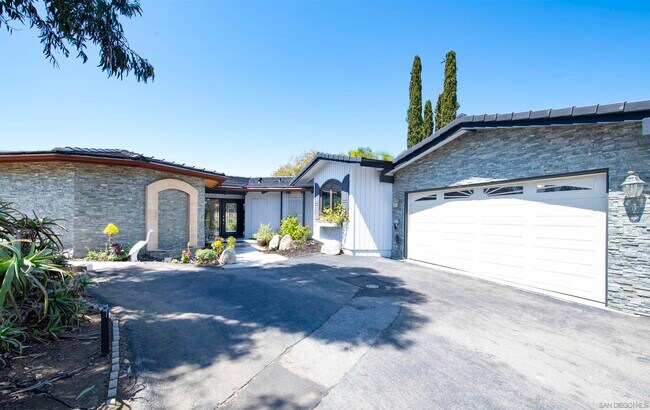 Building Photo - 17780 Sintonte Dr