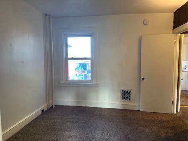 Foto del edificio - 735 E Chestnut St