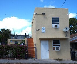 Building Photo - 709 6th St