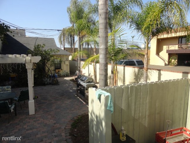 Foto del edificio - 1 br, 1 bath Apartment - 1036 B Street