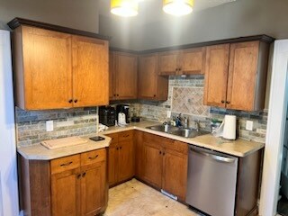 Building Photo - Beautifully renovated 1 bedroom duplex unit