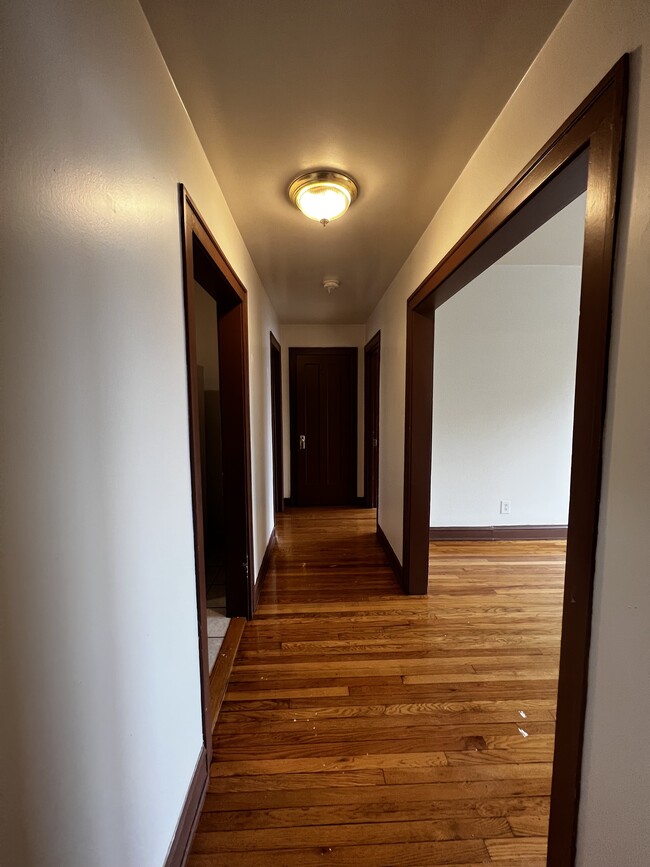 Building Photo - 4954 W Dickens Ave