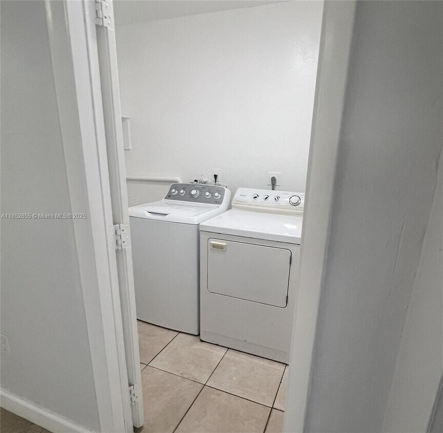 Foto del edificio - 5780 SW 61st St