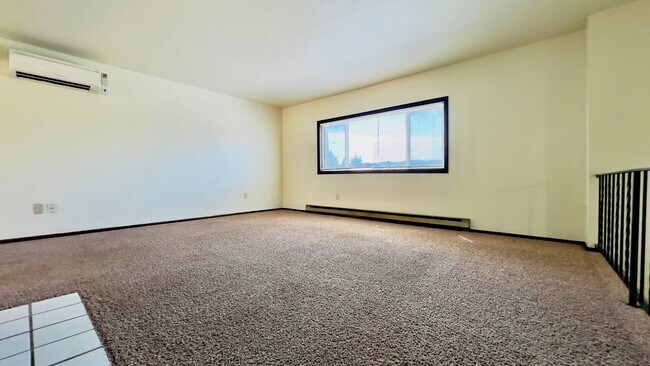 Foto del edificio - 13315-13317 E 26th Ave