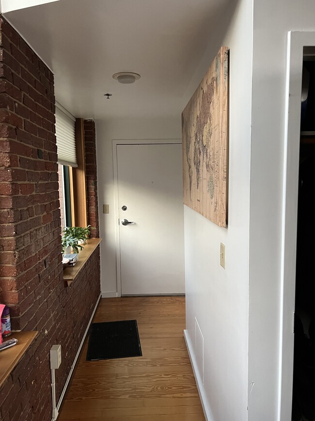 Building Photo - 1 Envelope Ter