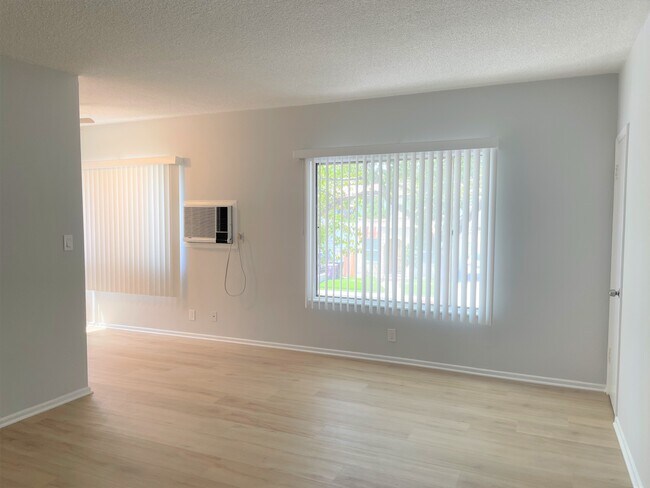 Building Photo - 314 W Chevy Chase Dr