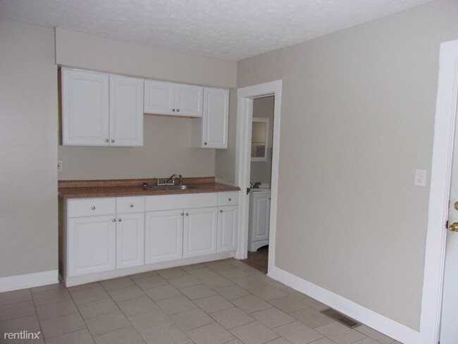 Building Photo - 3 br, 1.5 bath Duplex - 15 Adams Ave