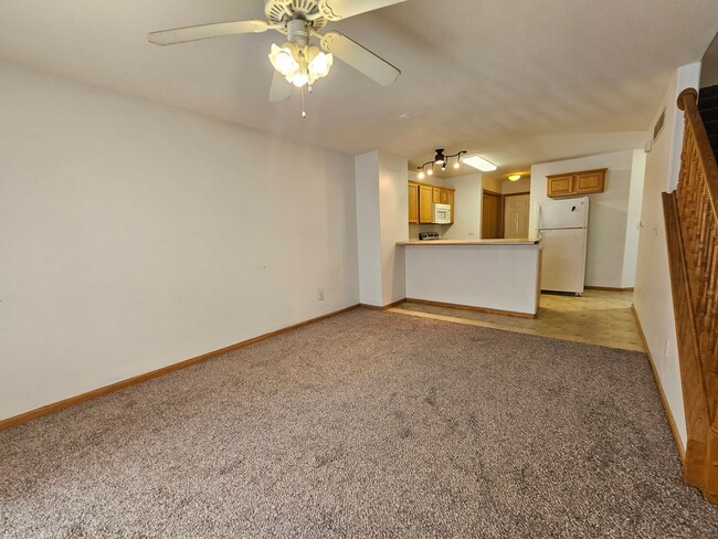 Building Photo - 2 Bedroom 1.5 bath condo with attached gar...