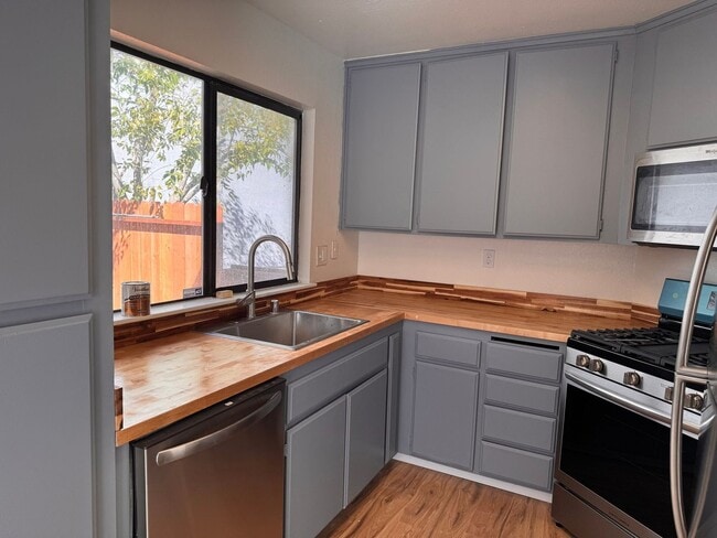 Building Photo - 3 Bedroom Single Family Home in Hercules