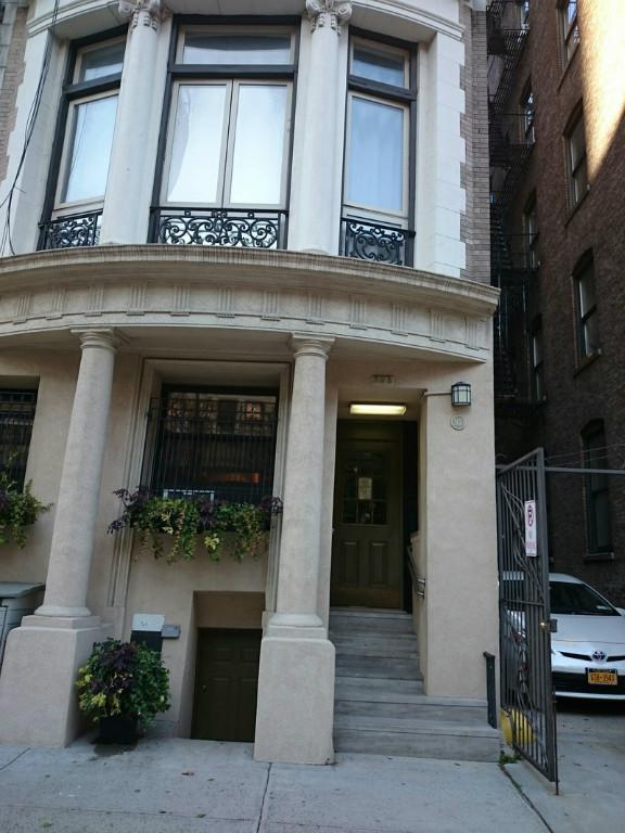 Building Photo - 303 W 106th St