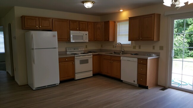 Building Photo - 10831 Anderson Dr