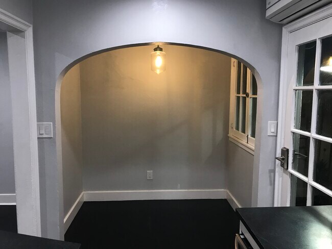 Foto del edificio - 111 N Edison Pl