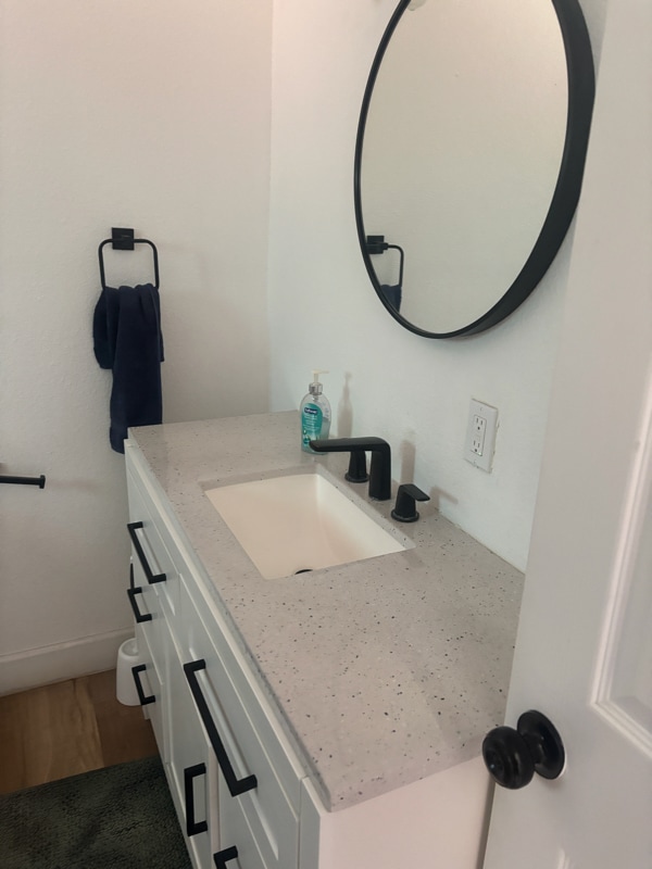 Building Photo - 1170 E 43rd St