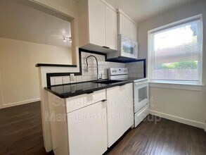 Building Photo - 701 Culbertson Dr