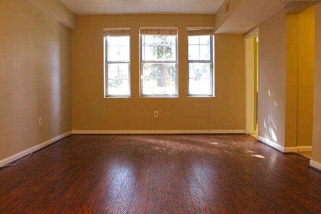 Living Room - 1817 N Rhodes St